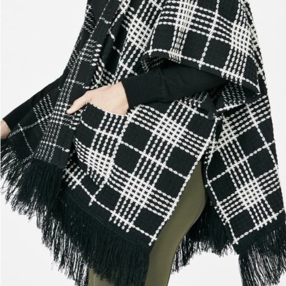 JUSTFAB Black White plaid Fringe hooded cape with pockets size Medium - Picture 6 of 10